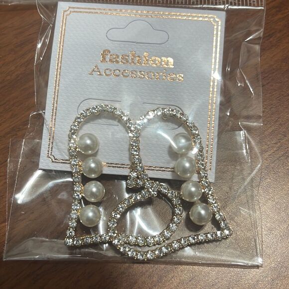 NIP- Chunky Rhinestone Earrings - Picture 4 of 5